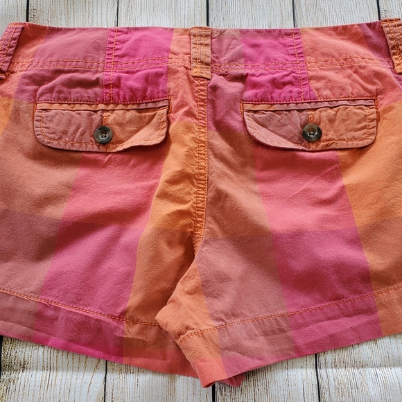 Old Navy mid-rise shorts - Picture 2 of 3